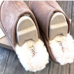 Kid like new size 13 Ugg slippers